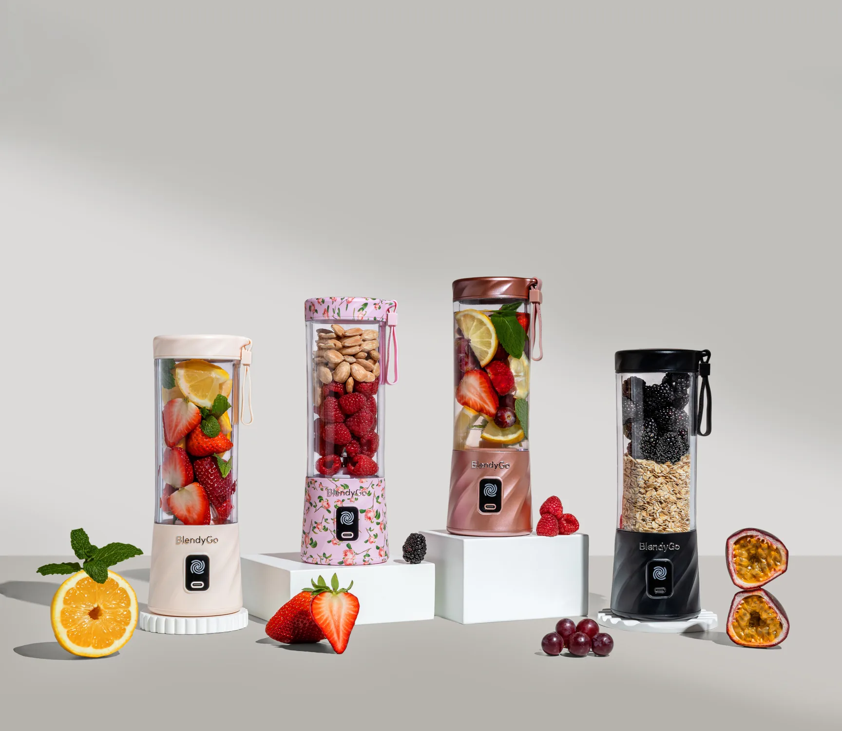 BlendyGo 3 Mixer in vier Designs mit Früchten