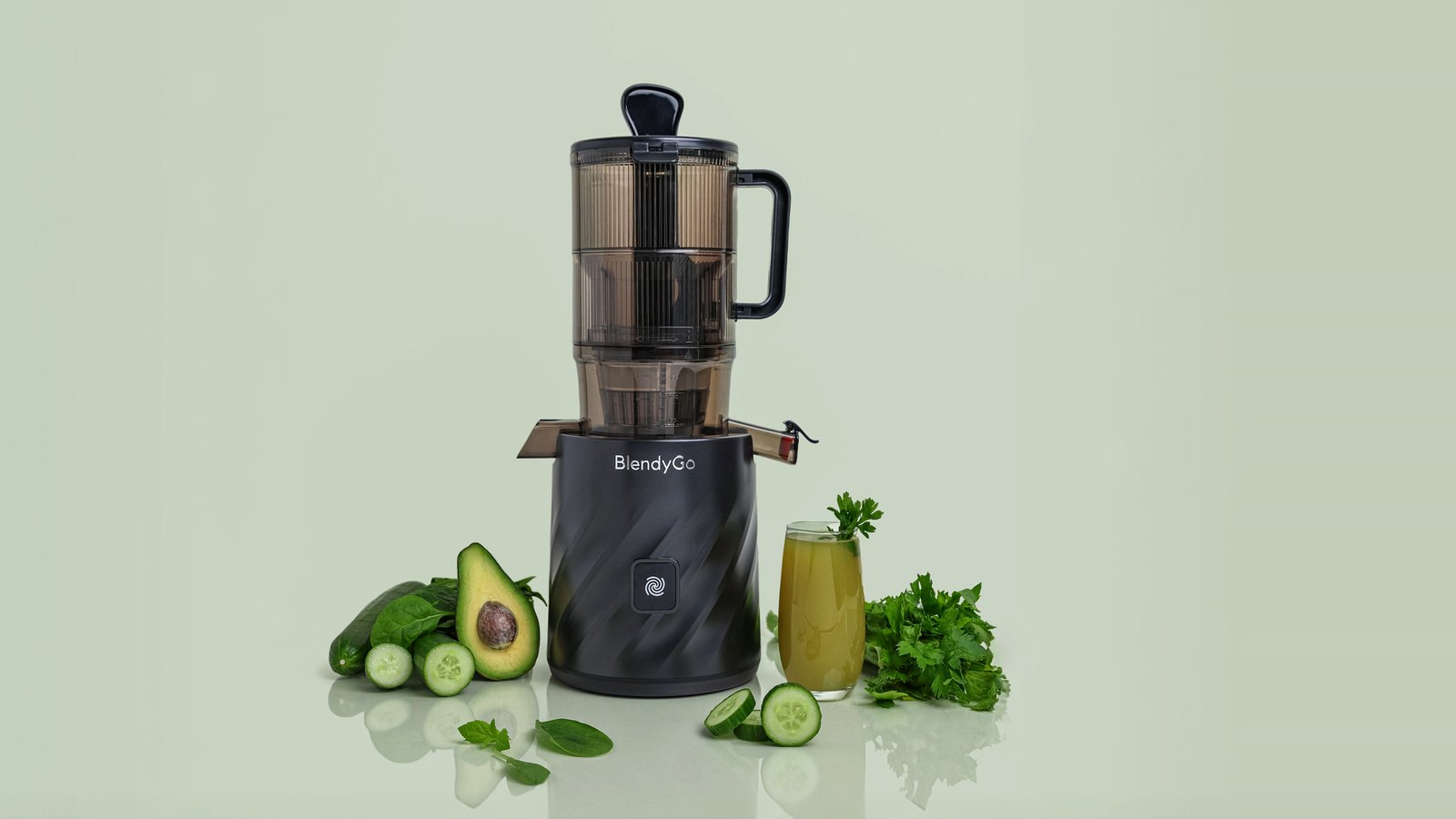 Slow Juicer BlendyGo Juice mit Gemüse und Saft