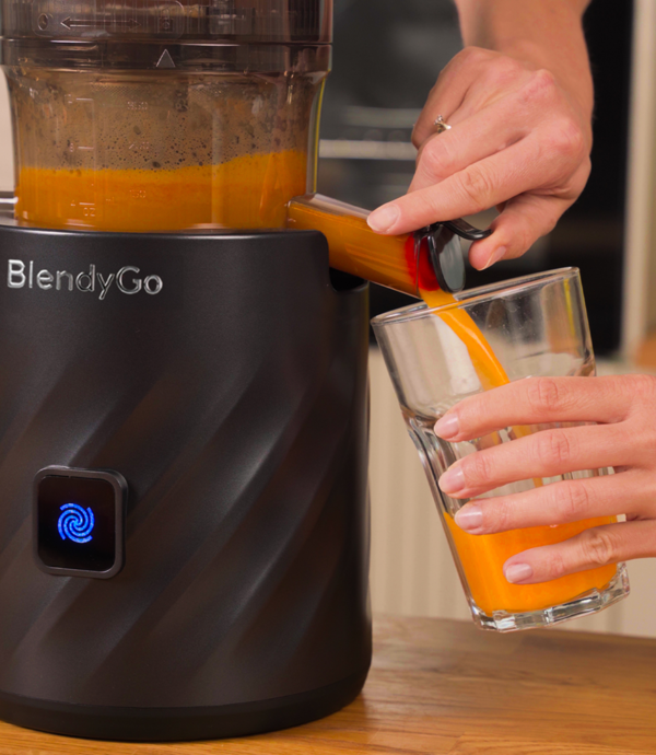 BlendyGo Juice – Saft einschenken