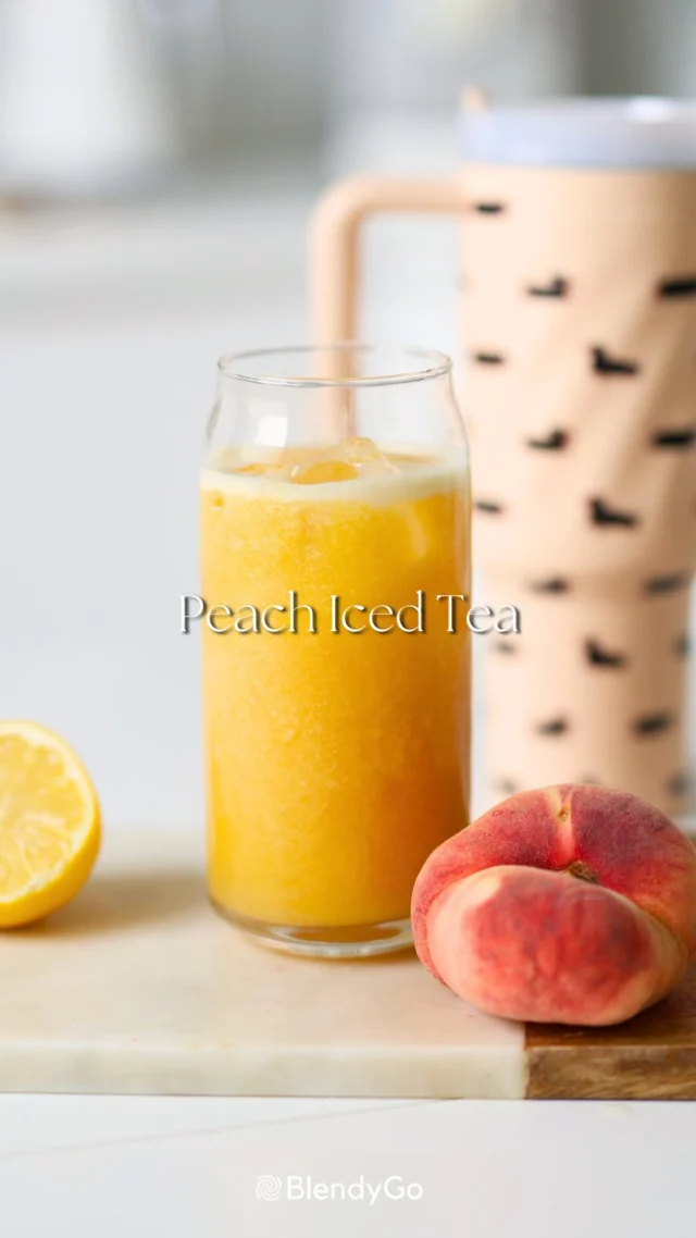 Your homemade PEACH ICED TEA to go! 🍑 Refreshing, fruity, and perfect to take with you…